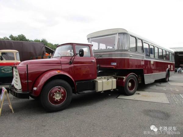 上世纪50年代最流行的公共交通方式——半挂公交车