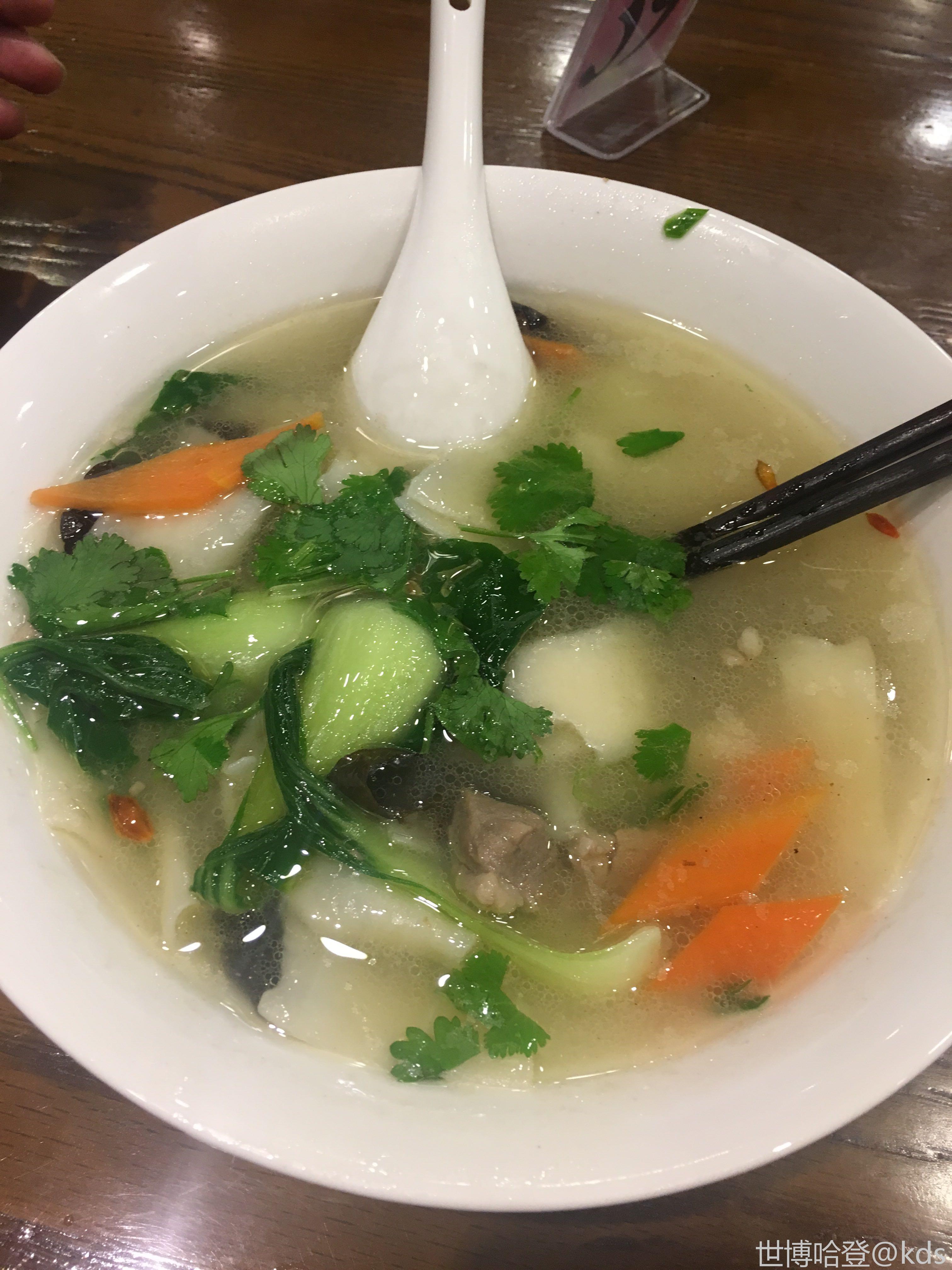 就这样一碗清汤寡水的 25块 册那 还不如辣肉面加点咸菜加个荷包蛋 **