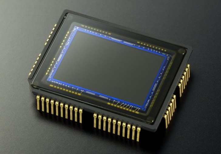 手机多一个gps模块和网络定位通信模块.