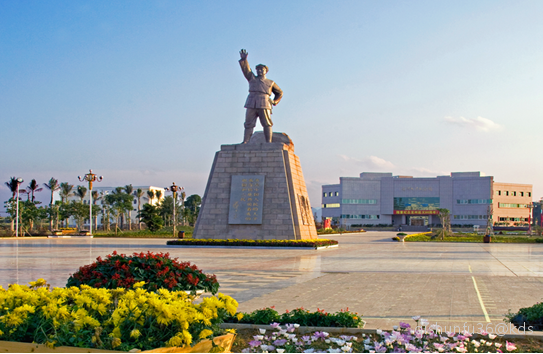 好吃好玩好龙州--红八军纪念广场