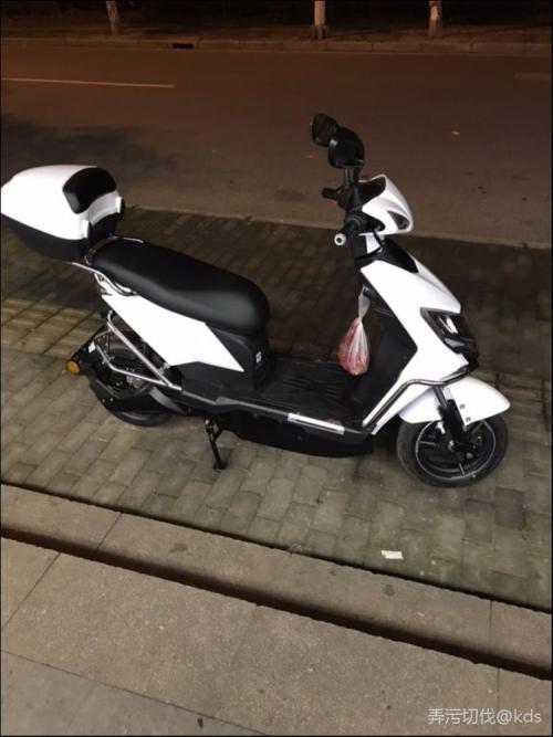 爱玛雪豹mix了解一下 价格比小牛实惠多了 一样可以上锂电 60v的上牌