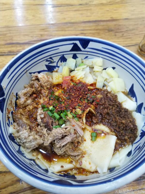 晒中饭了,老西安腊汁肉揪面片