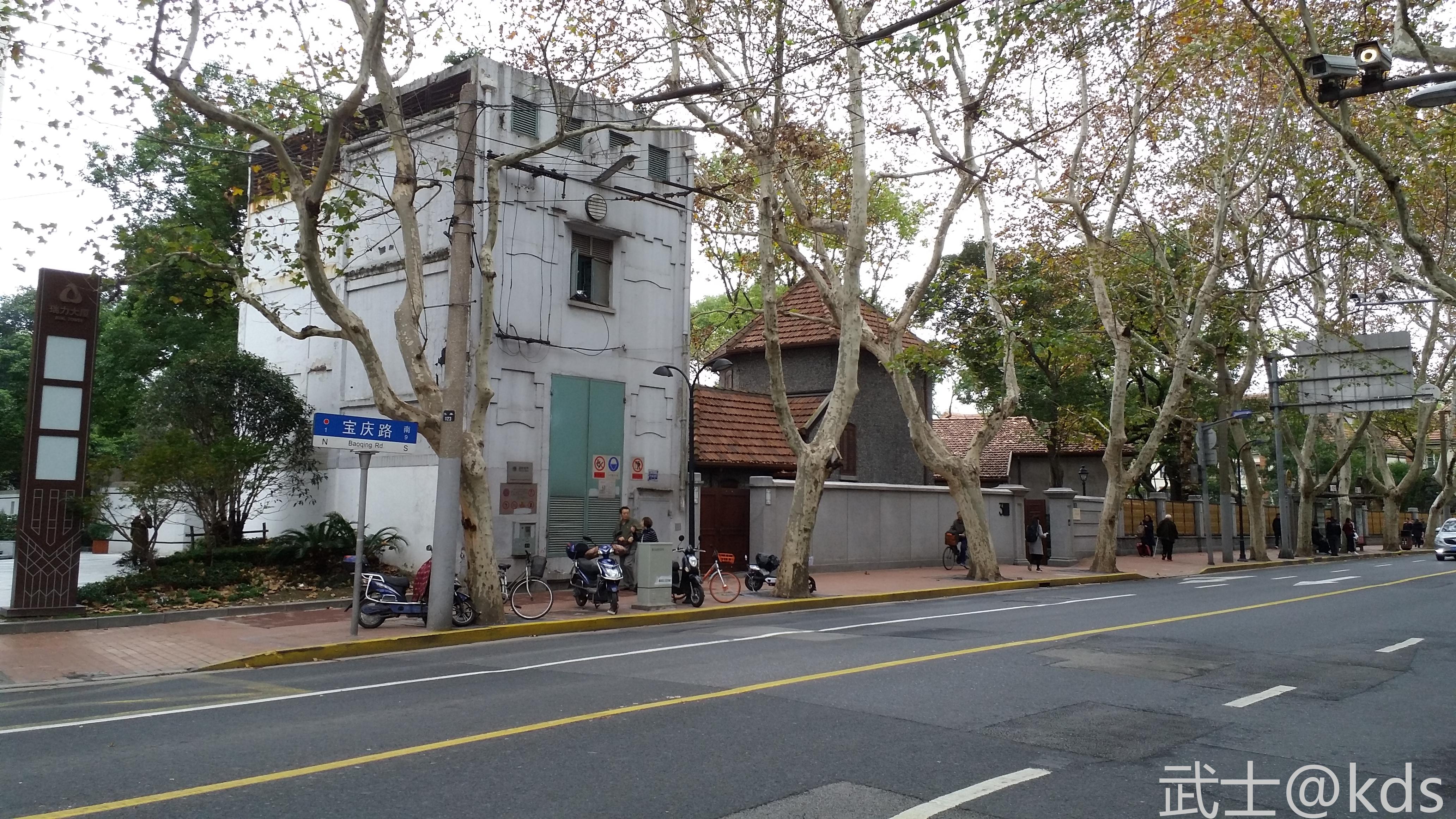 一走到宝庆路,就立刻显示出北徐汇的气质.