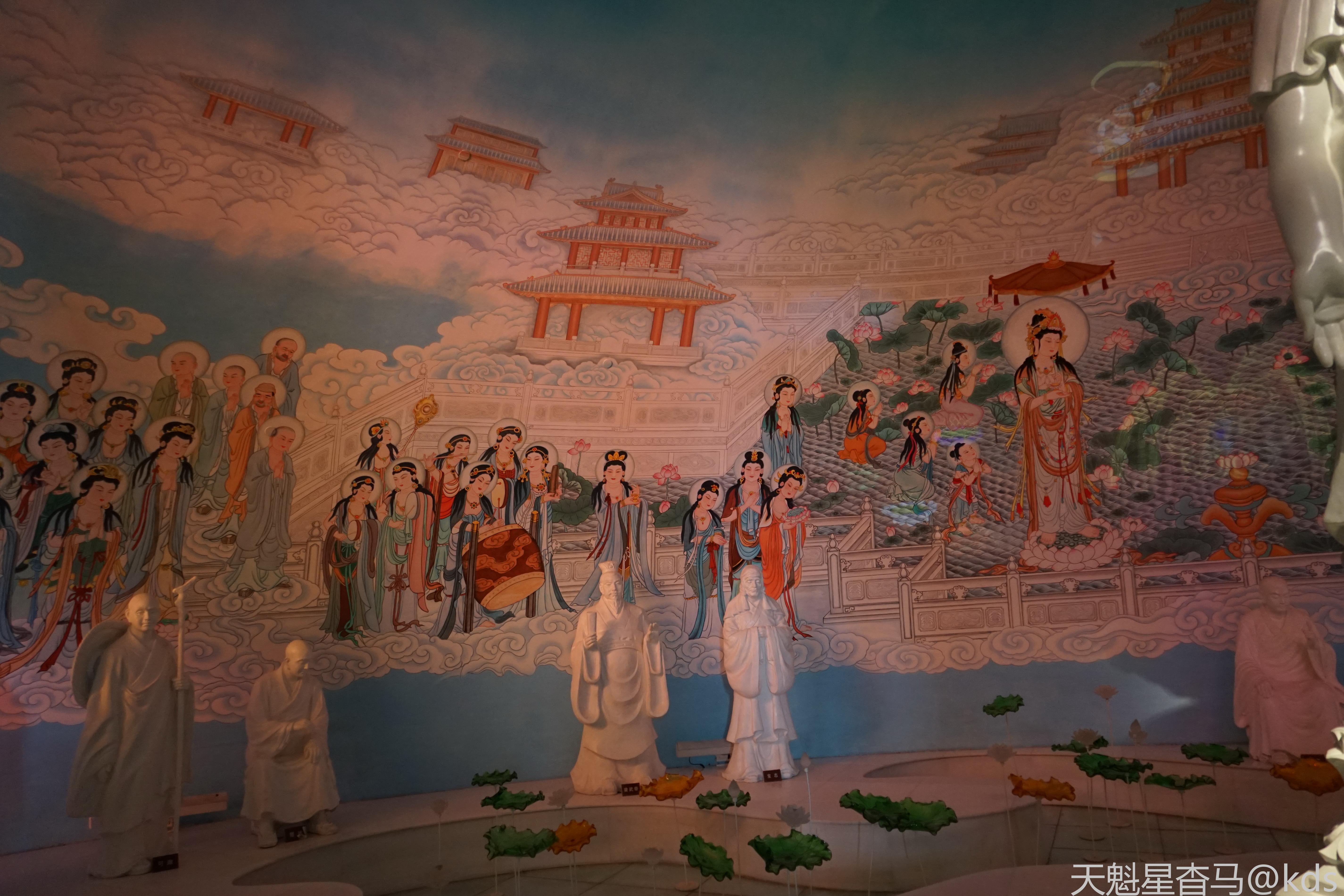 南无莲池海会菩萨摩诃萨,南无莲池海会菩萨摩诃萨,南无莲池海会菩萨