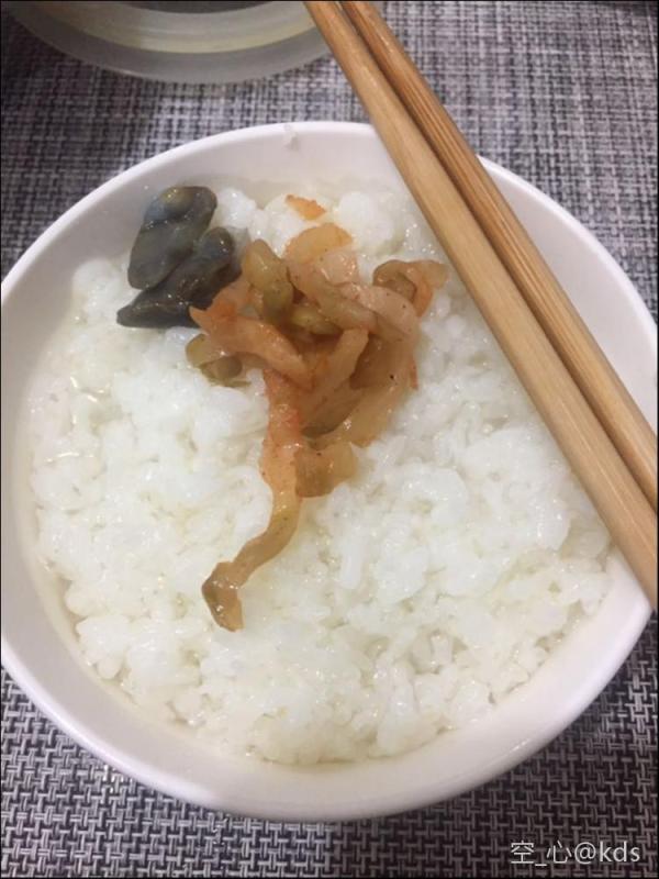 穷的自闭了.每天就是大富贵馒头. 肯德基麦当劳成了奢侈品.