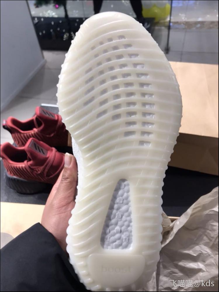 阿迪专卖店购得纯白yeezy 350 v2 41码黄金码