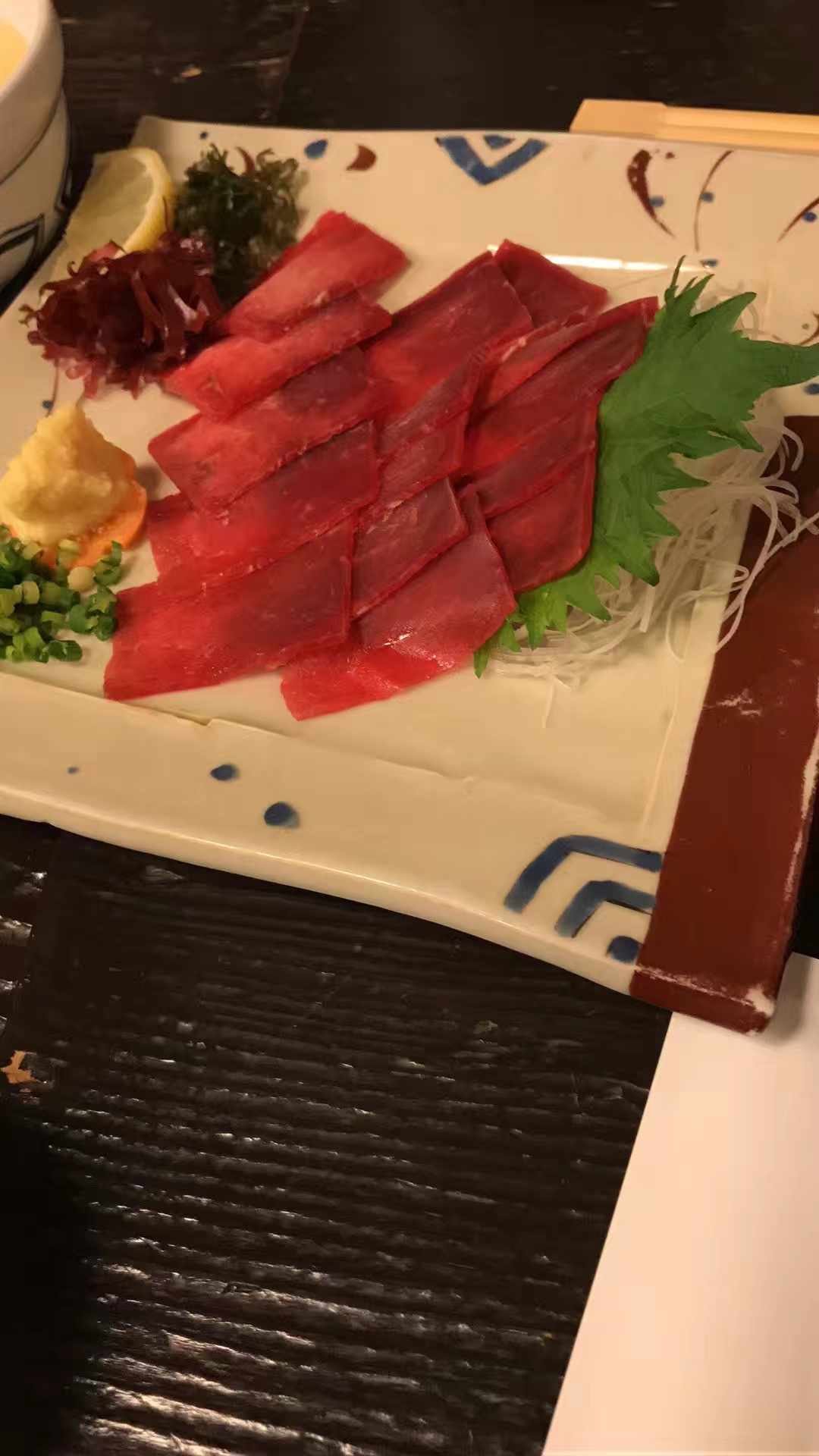 可以吃到鲸鱼刺身了