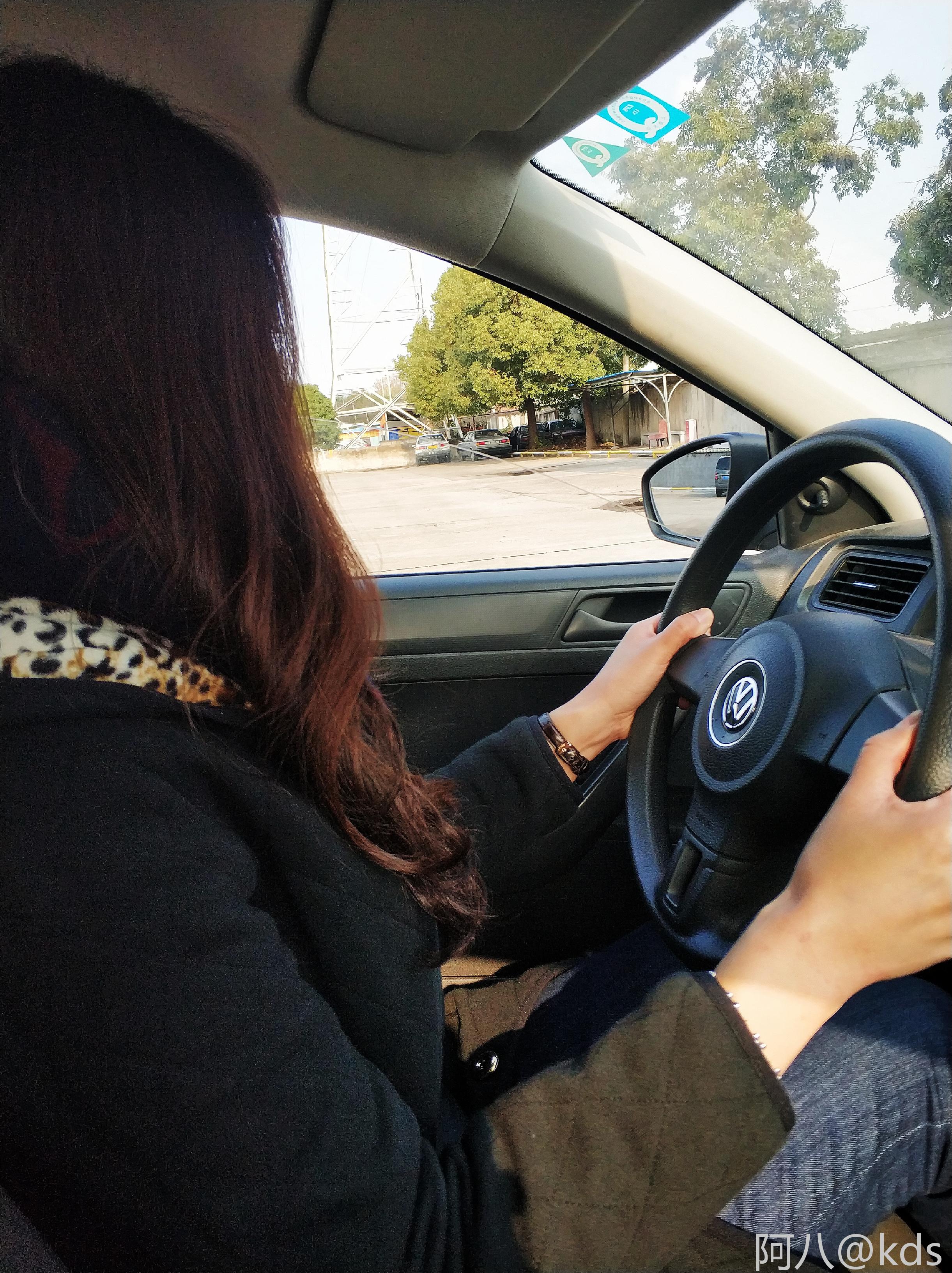 170的小姐姐来练车了