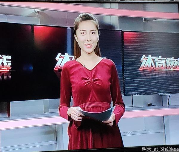 五星体育这个主持人哈嗲呀,看到就in