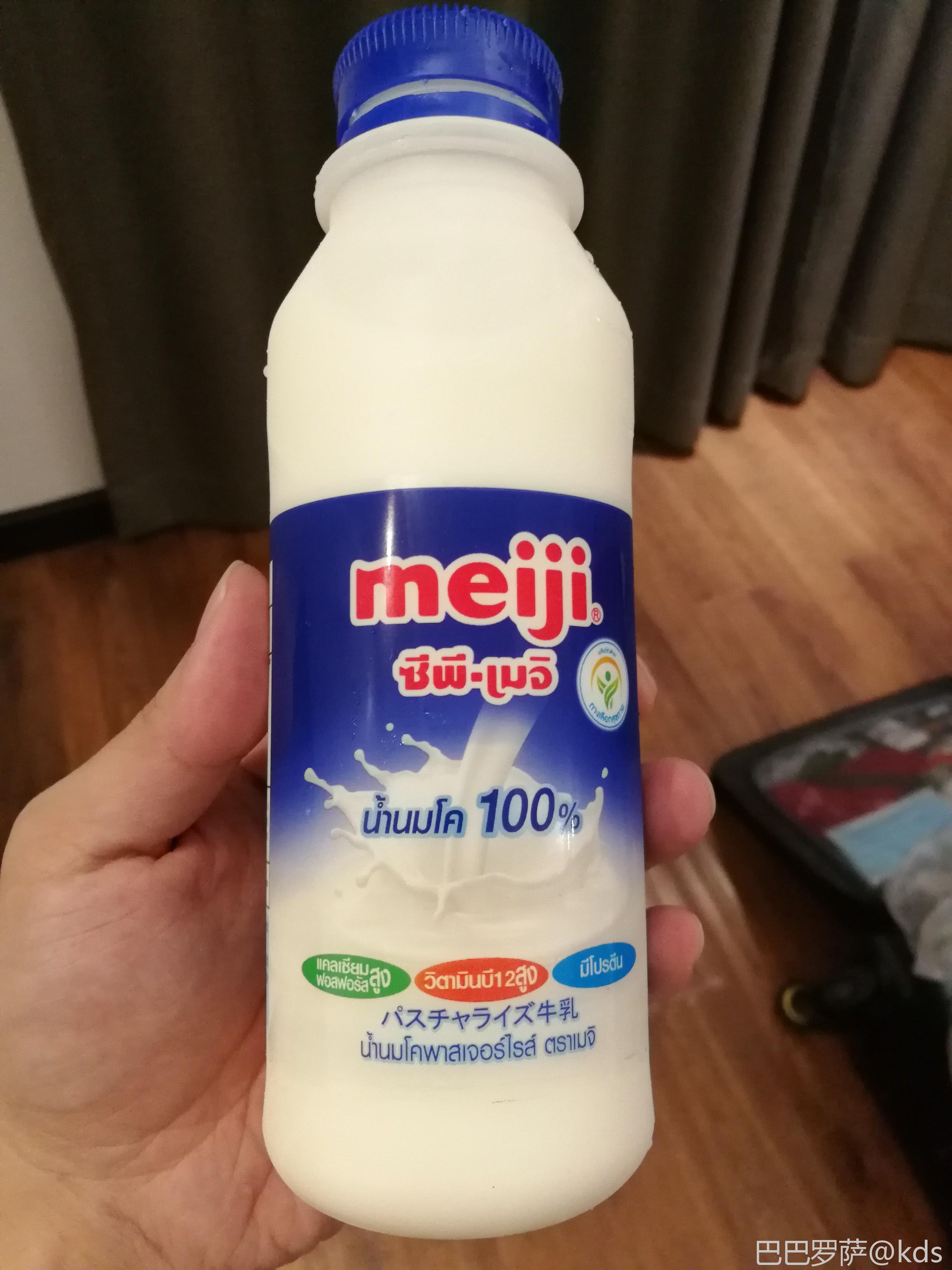 泰国7/11买的明治,七块****500ml,和光明优倍味道也差不多.