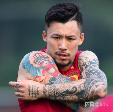 赵旭日散步GIF一