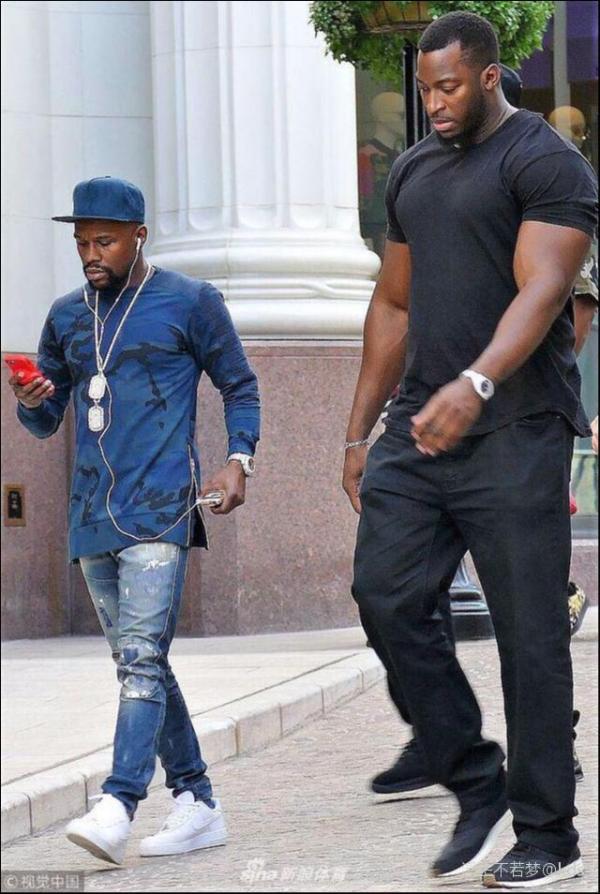 拳王梅威瑟打得过自己保镖吗