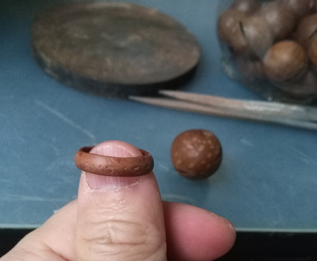 现在的话梅核实在太小了,都泡的太黏了,这个是什么坚果