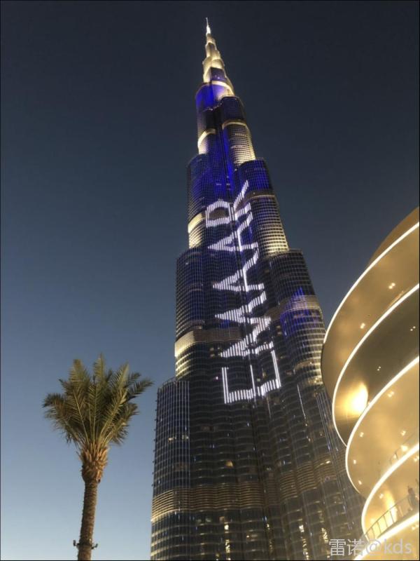 夜色迪拜塔.emaar是这一片的开发商.