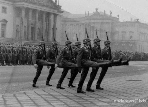 香港警务署正式采用中国人民解放军队列操典和