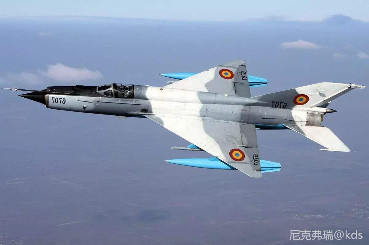 才知道 原来枭龙就是米格21的魔改版啊