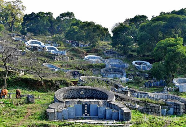 福州沿海大量豪华活人墓被曝光 部分占地超100㎡