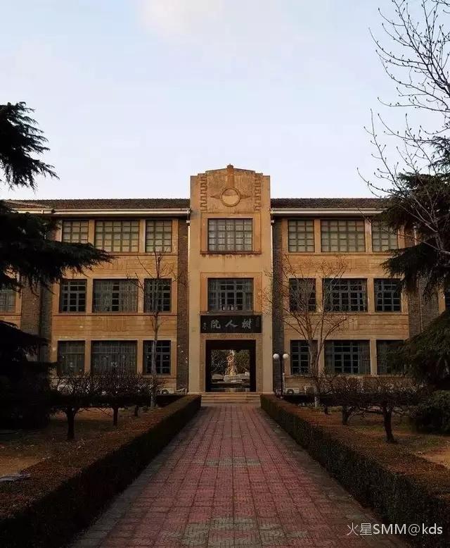 松江二中,校门是挺牛的,县衙门