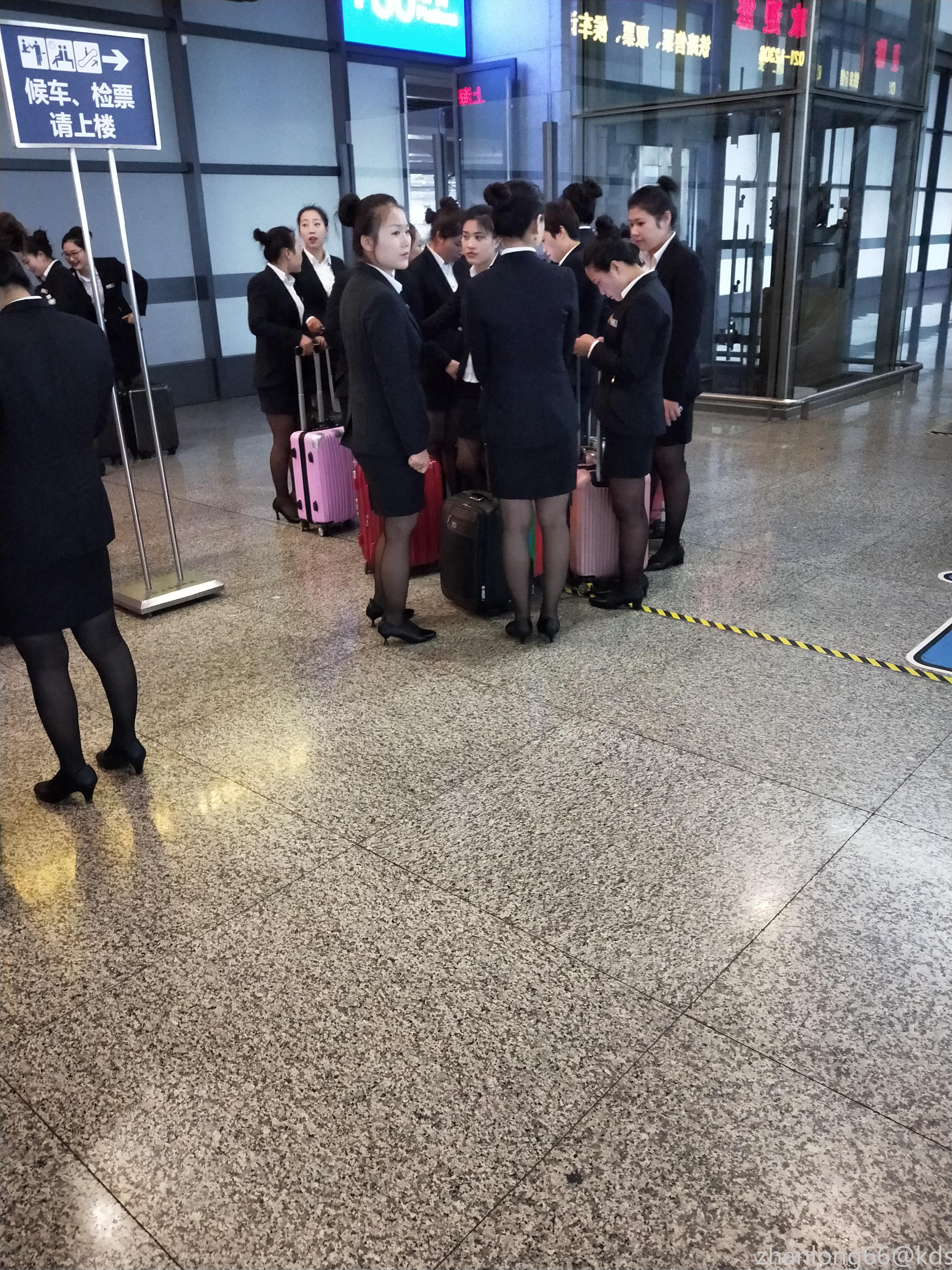 什么店里员工都必须穿制服黑丝呢