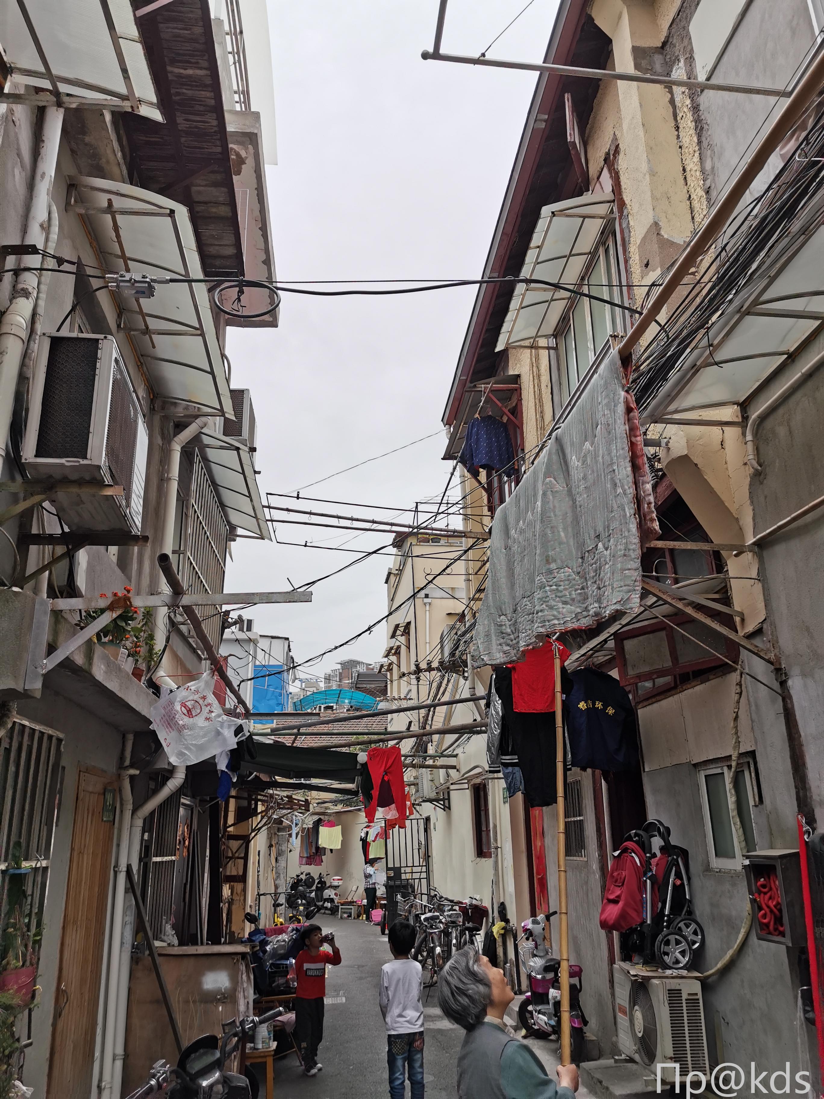 选在清晨时分走出你家的巷口