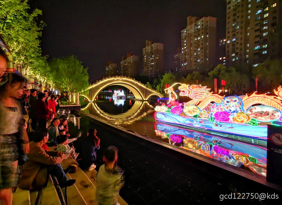 浦东三林塘正在举办圣堂庙会