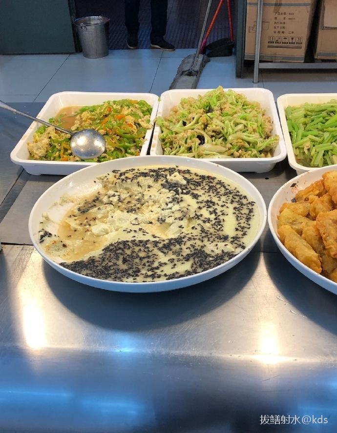 又现黑暗料理 阜阳一高校食堂现"蚂蚁蒸鸡蛋"