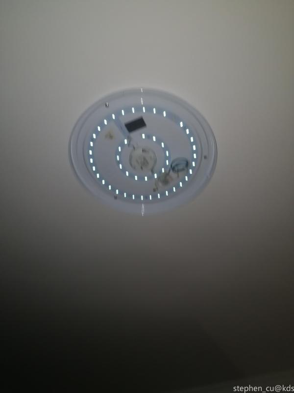 led灯不亮了,把灯罩拆掉了,打开开关后会闪,关掉后还会闪几秒,应该换