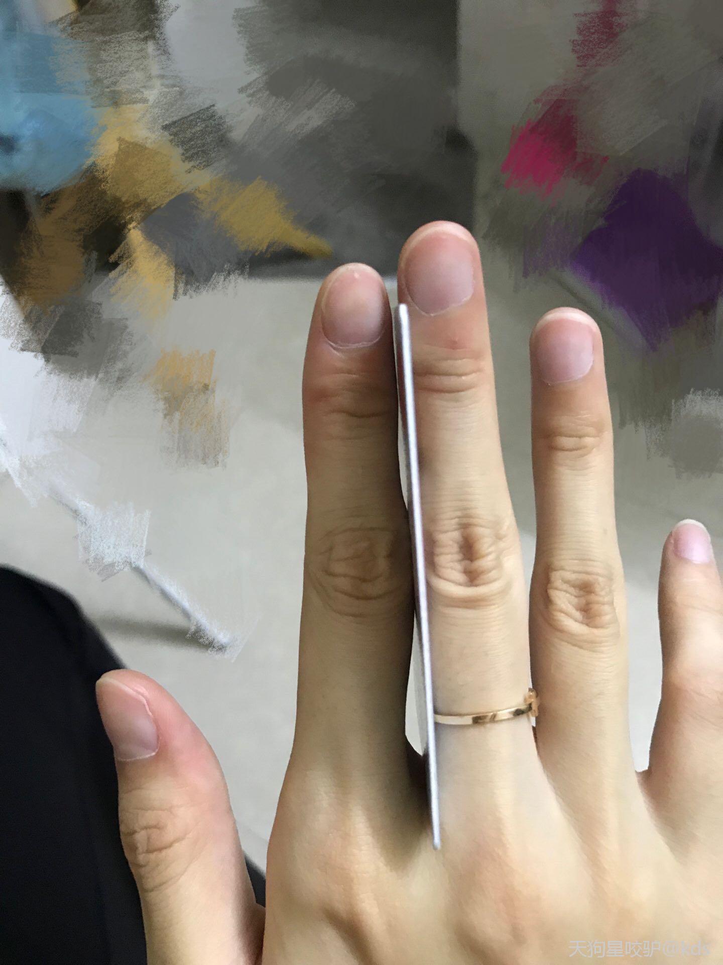 这个女的手有21厘米,有没有tfs比他大的