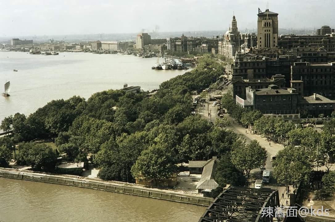 1973年 上海大厦远眺外滩天际线