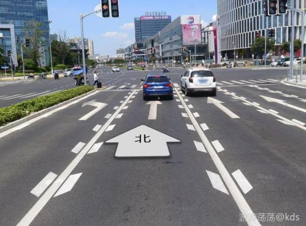 图里这种,实线两边是虚线是什么交通标志