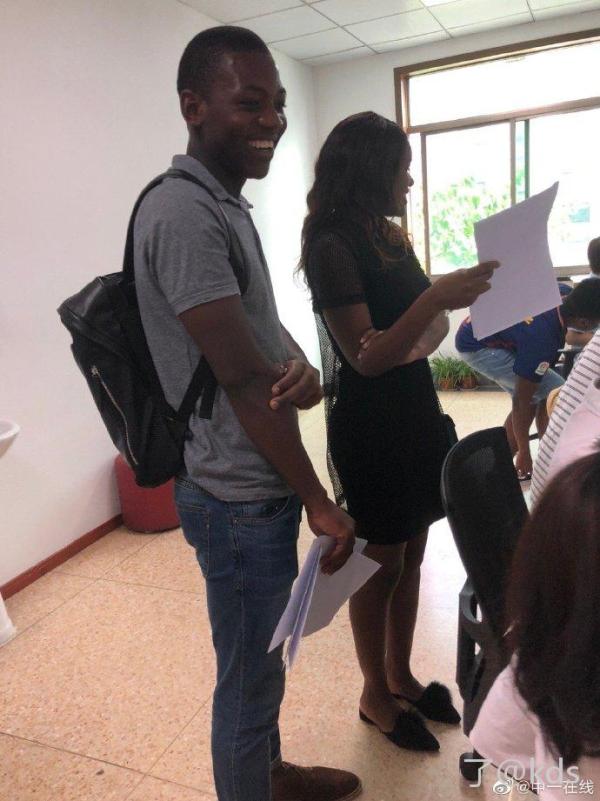 一大批新杭州人入职体检中