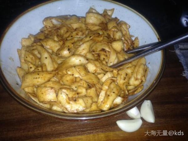 为什么我只要咬一口生大蒜,胃里就有明显烧灼