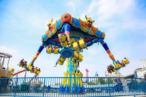 上海欢乐谷狂欢节环球飞车异域火舞嗨翻仲夏日