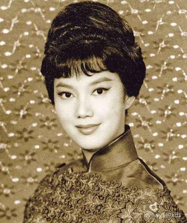 包龙星他妈年轻时也是大美女一枚啊