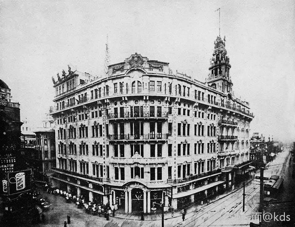 用老照片来告诉你十里洋场里那些你看得到的风花雪月和看不到的刀光