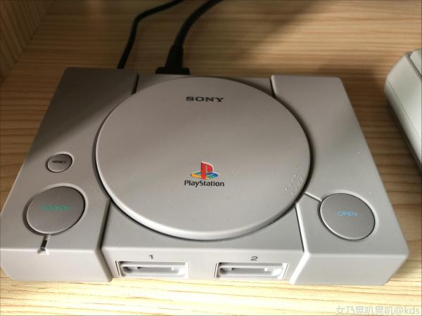 拿好补偿金 失业在家打游机 瑟瑟衣衣