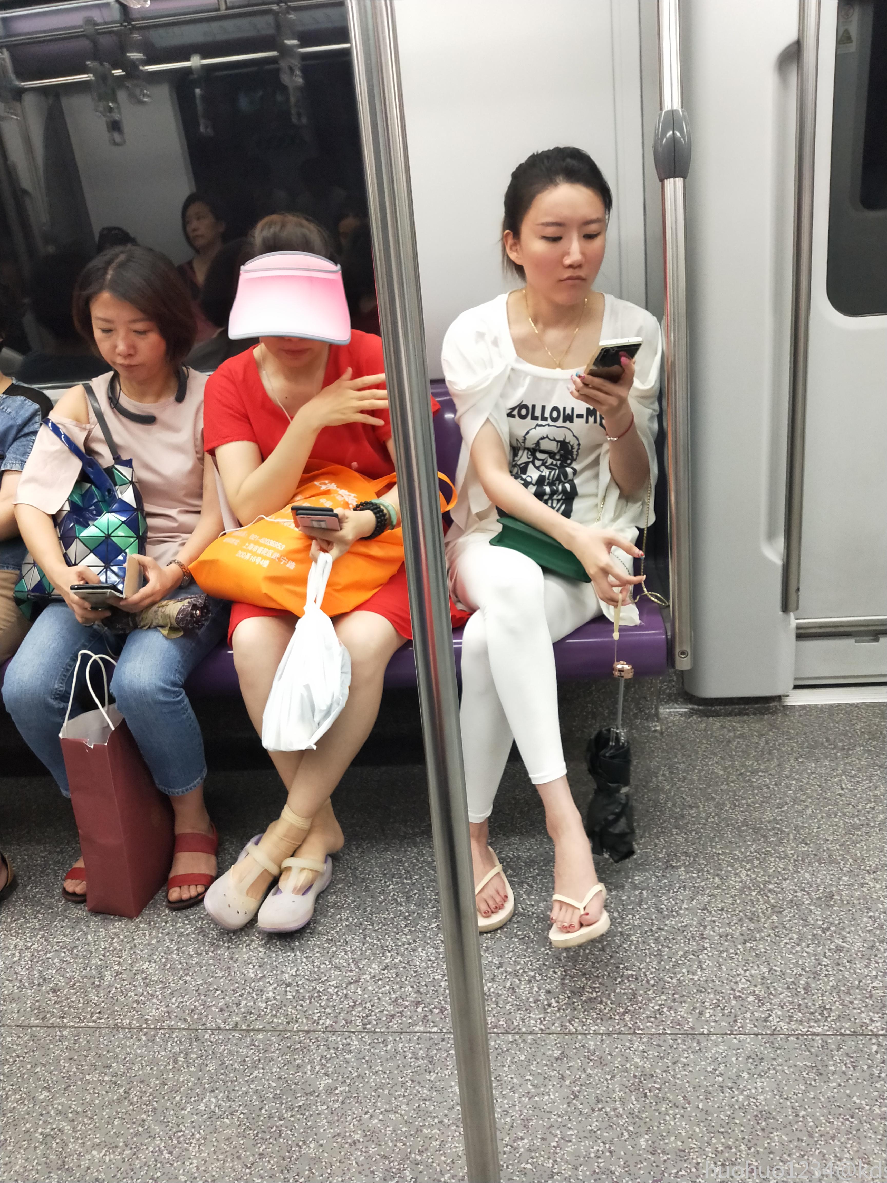 真幸运,早上地铁就看到顶级没女