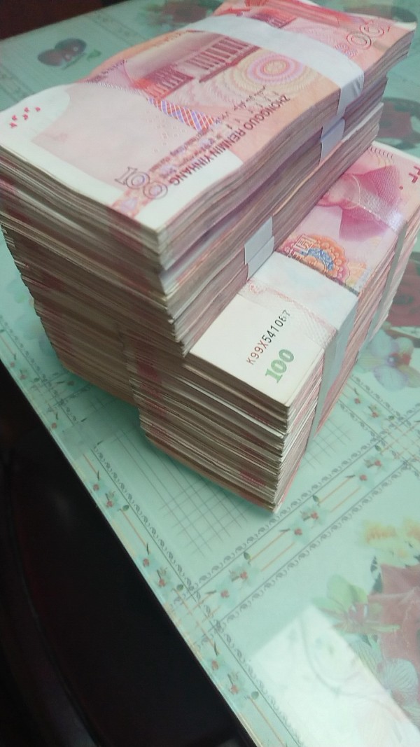 三十万百元大钞一个人手动要数多久