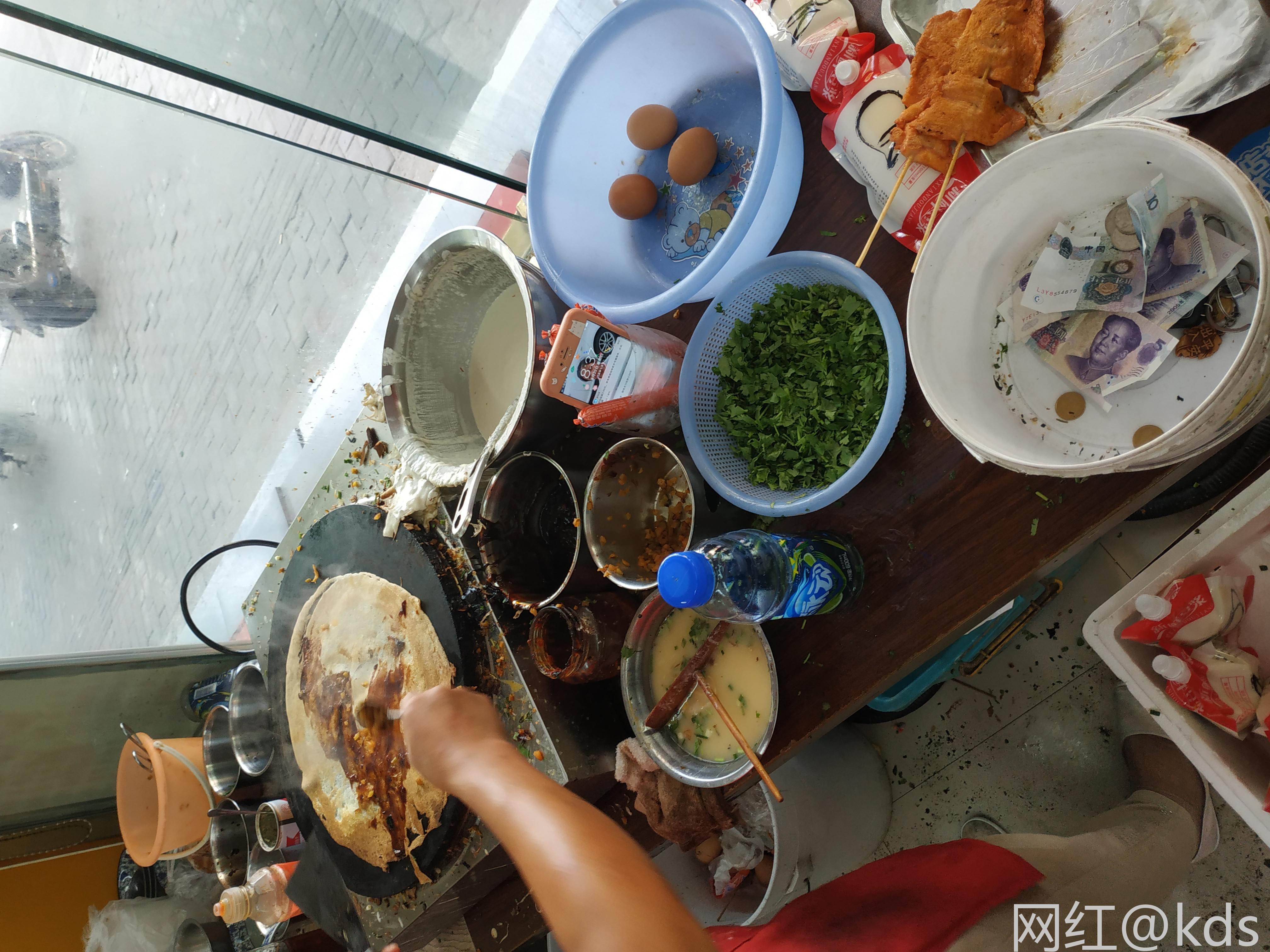 本人上海老鸡蛋饼摊头出摊了