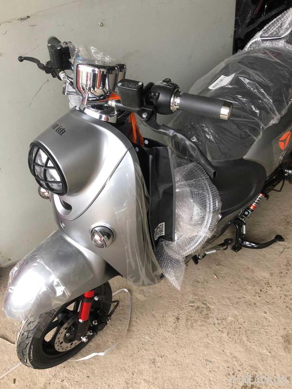 又收了一辆60v20a的雅迪小龟王老国标车,可以开60公里,瑟瑟依依