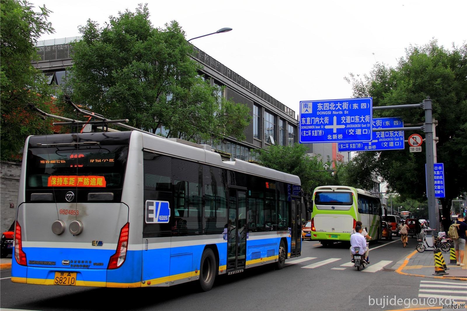 北京二环内遍布三轮车