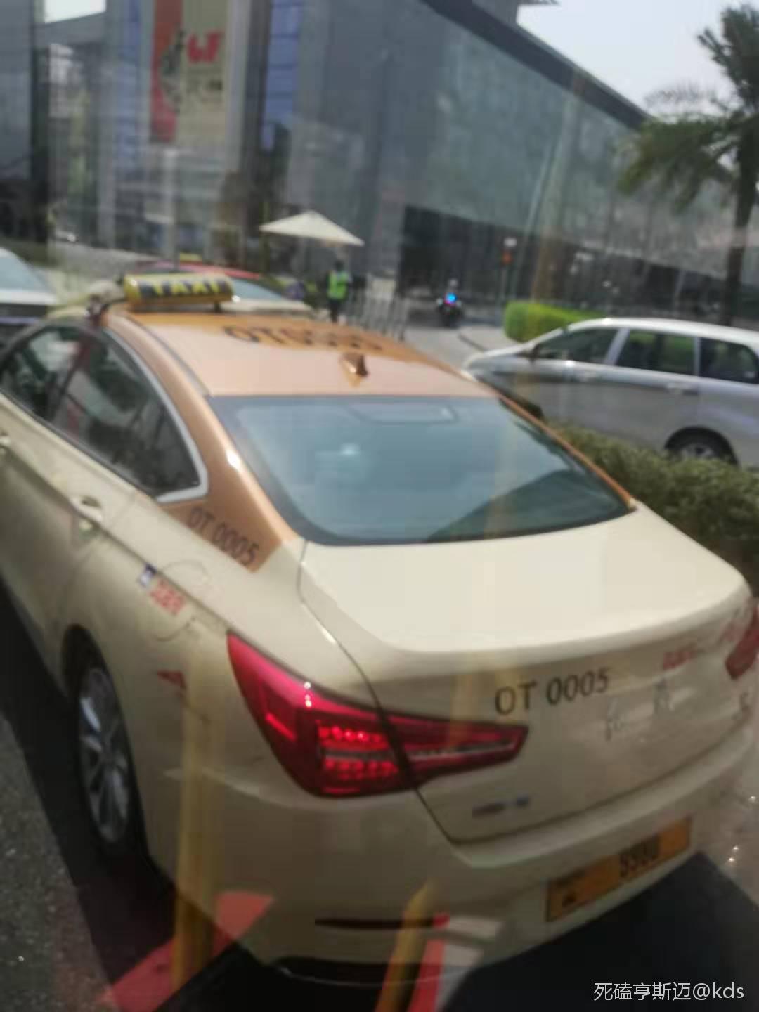迪拜的红旗出租车