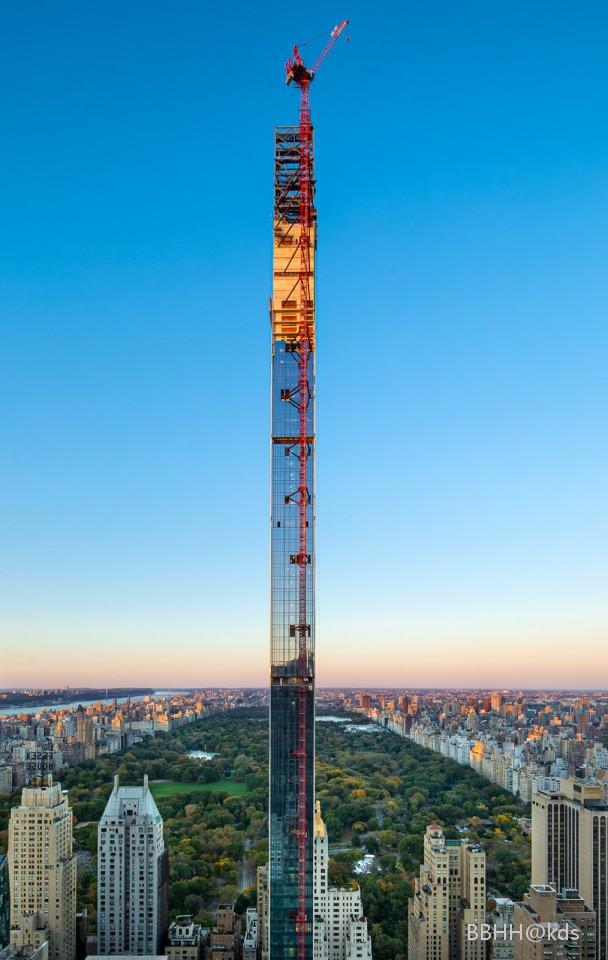 纽约一座苗条而又豪华的摩天大楼即将完工