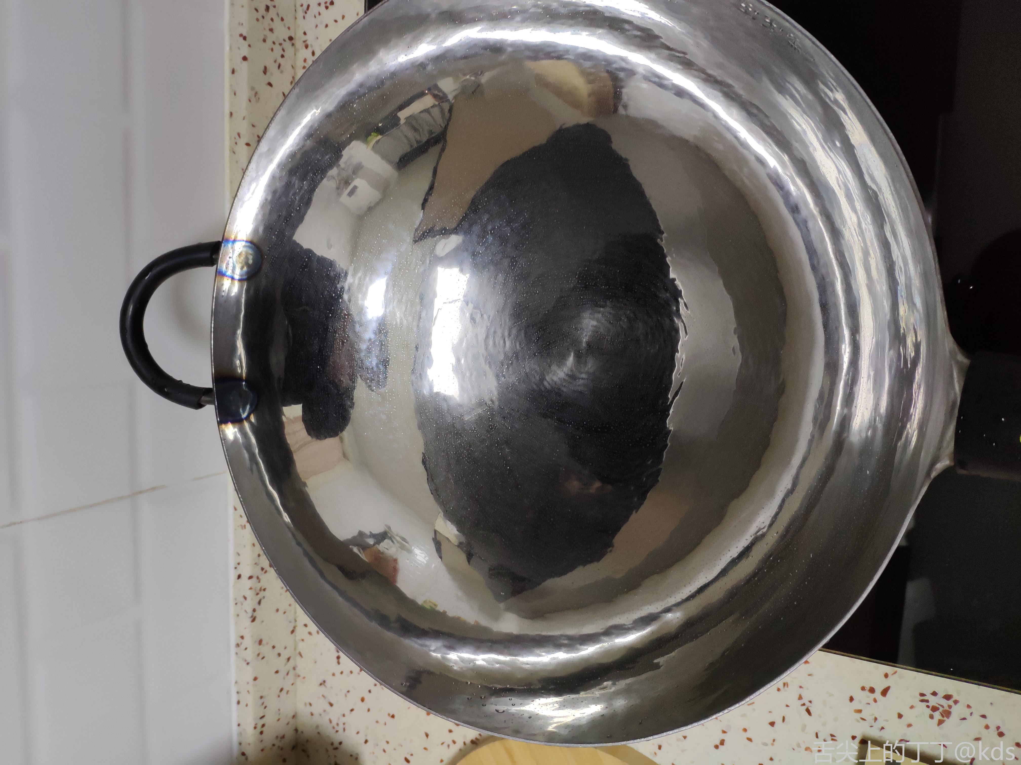 破锅了一半的锅的图片图片