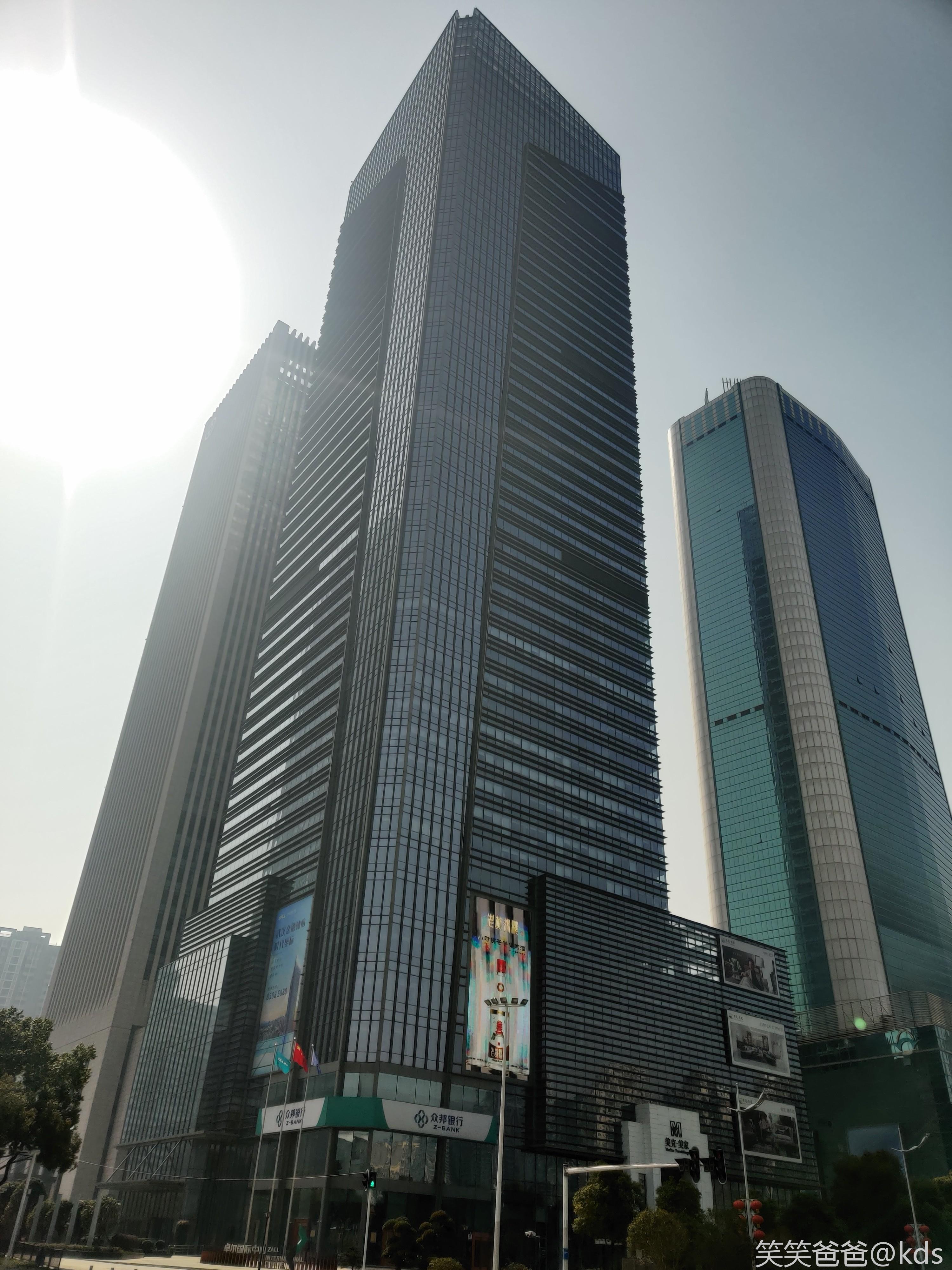 山上问一下,现在有多少上海人和我一样待在武汉的?