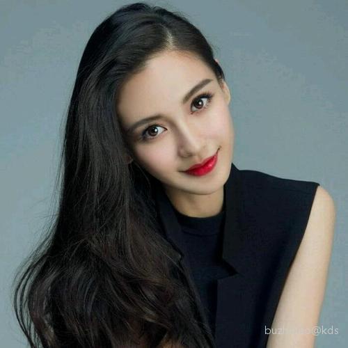 看这个亚裔女人的脸完全不能和我们中国巨星 安吉拉北鼻,范彬彬之类的