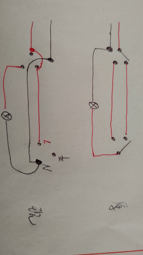 并联灯泡开关可以改成220v五孔插座吗?