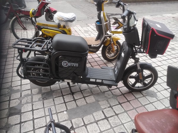 顺风快递这部电瓶车设计不错,啥型号