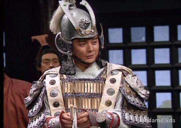 为什么三国演义关羽张飞周瑜都穿日本盔甲?
