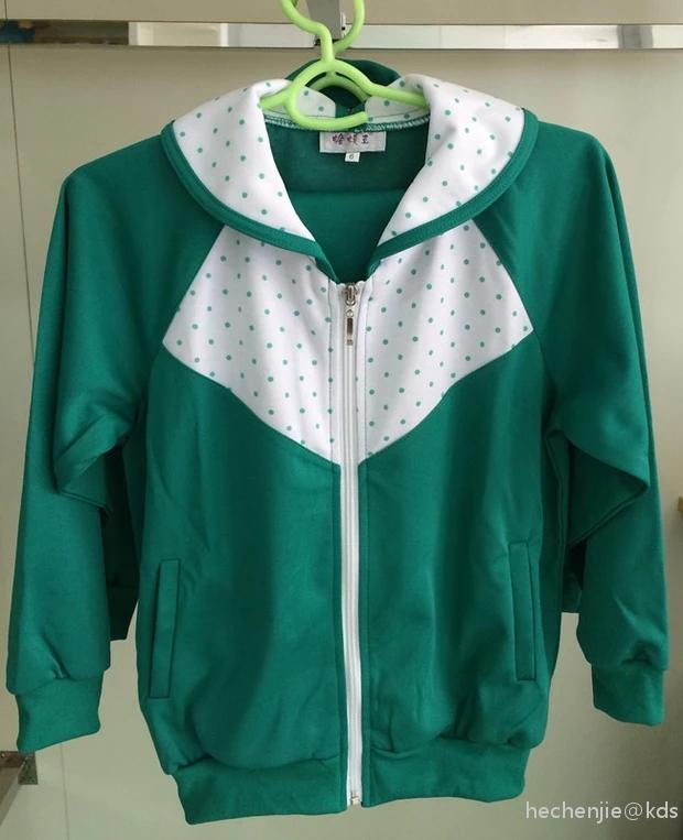 有谁家还留着这些校服的吗?